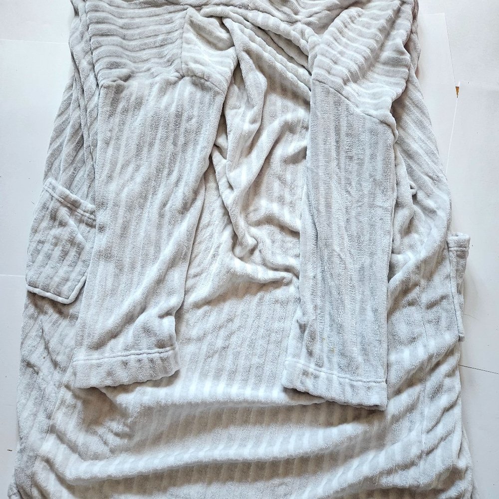 Bathrobe - Picture 2 of 2